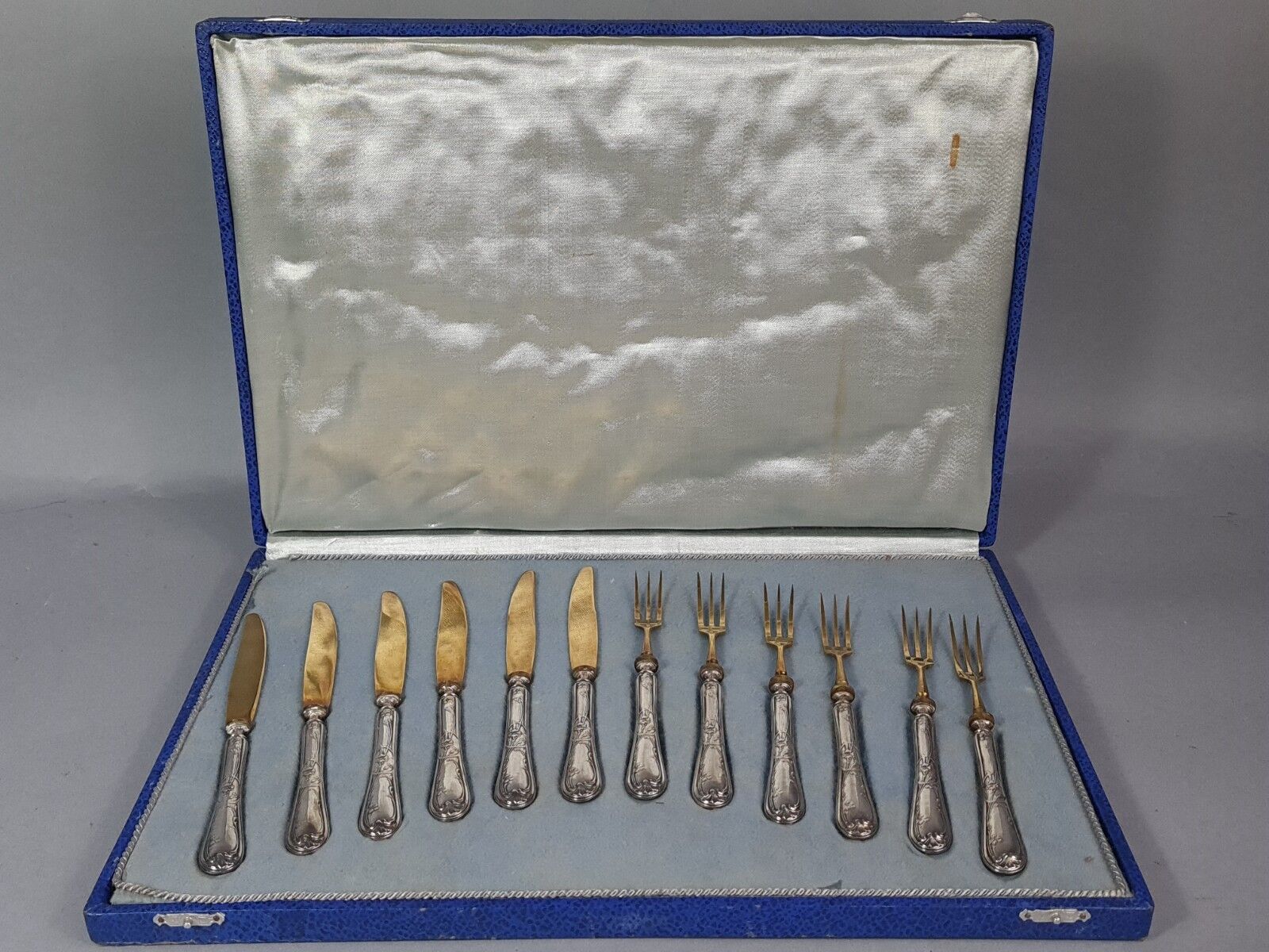 Dessert set of 6 knives and 6 forks in silver metal + case C729 S
