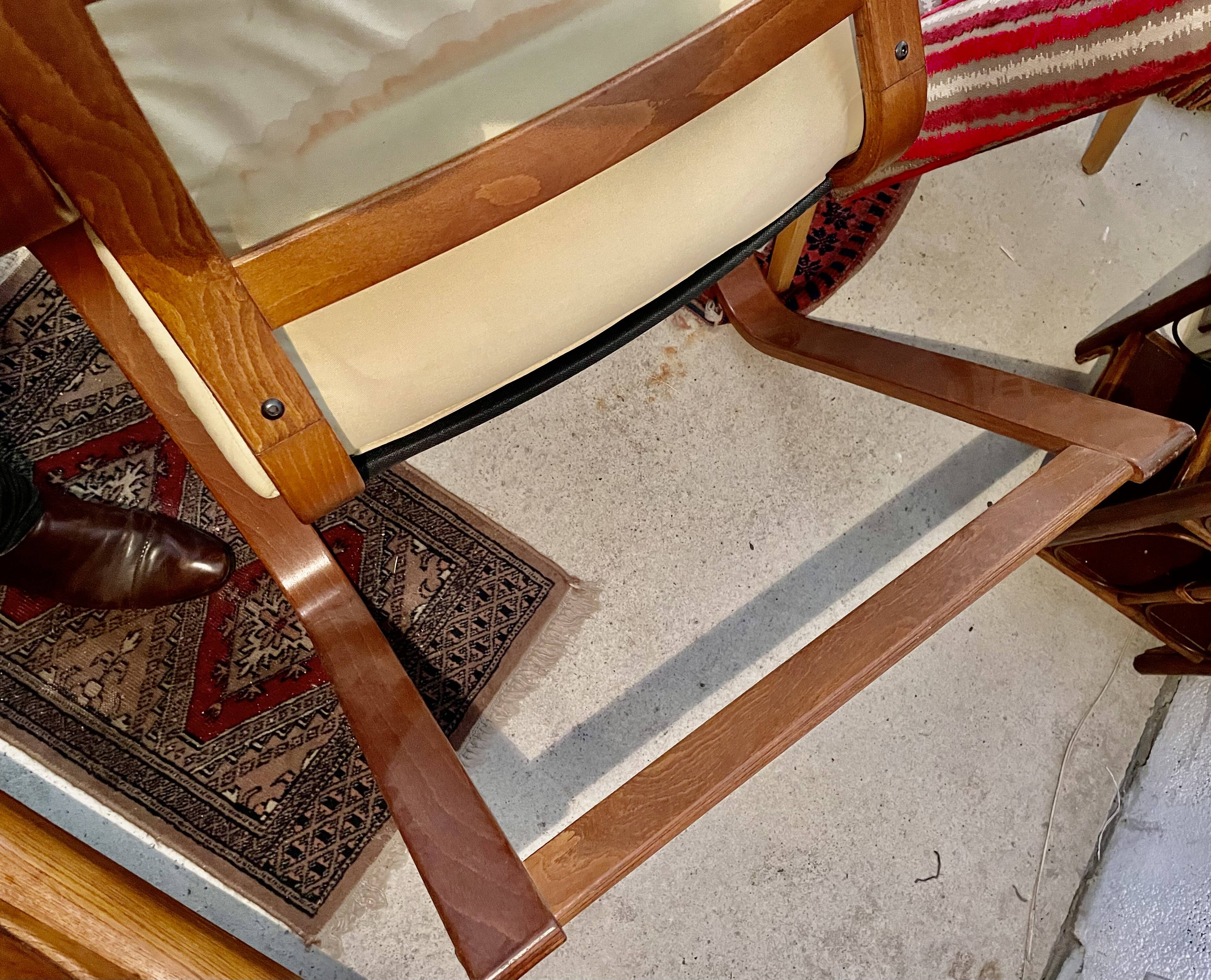 Fauteuil Poang et son ottoman