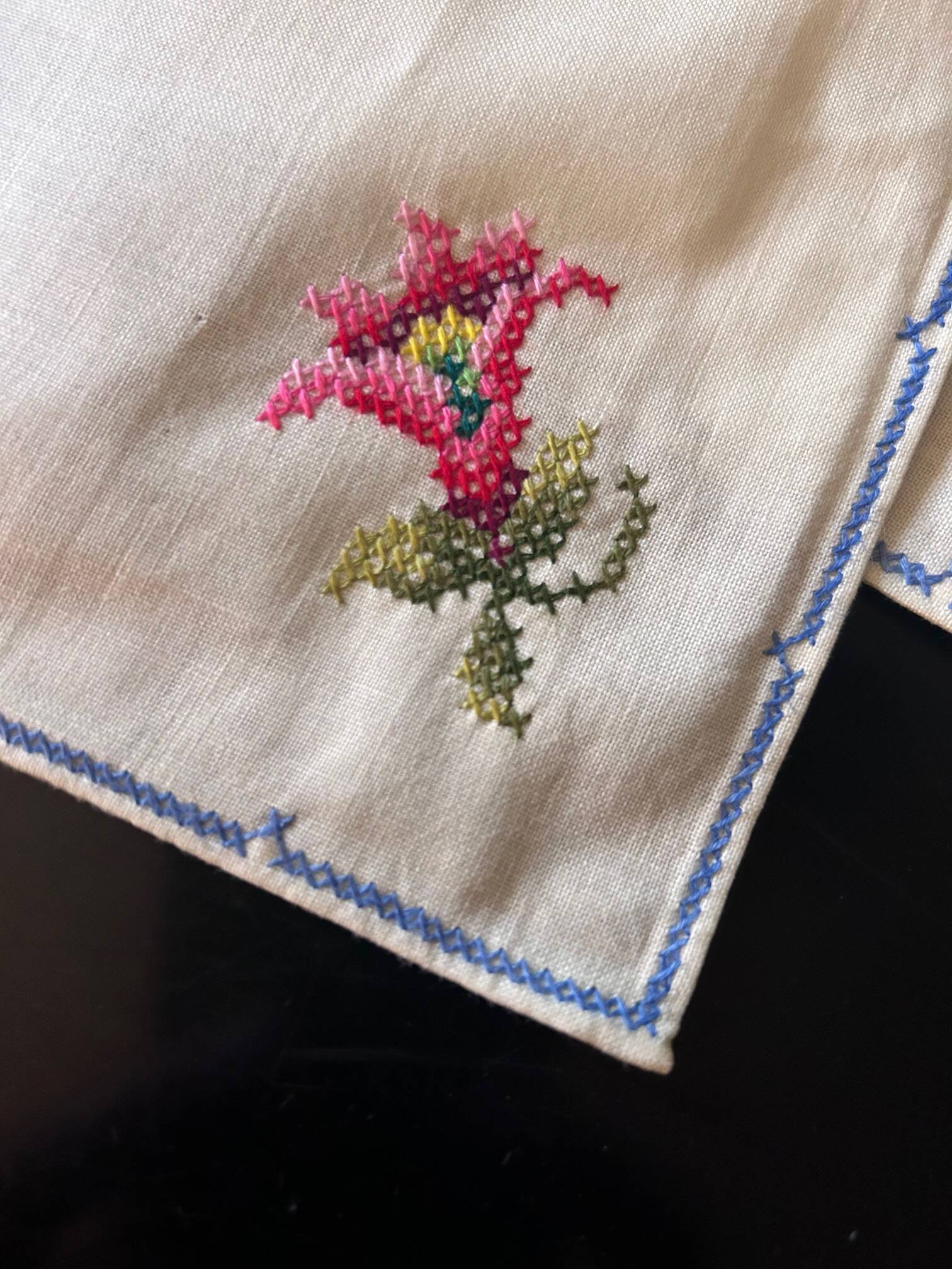 6 embroidered napkins