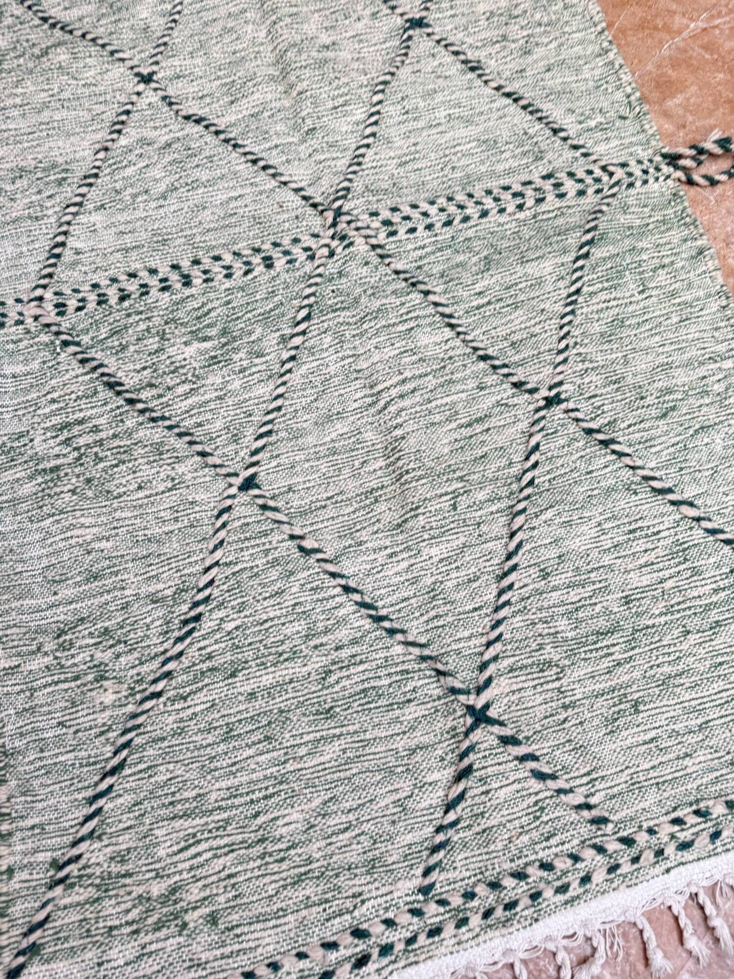 Small Moroccan Berber rug (Zanafi kilim) for bedroom and living room.