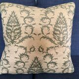 Decorative pillow case in velvet with ottoman turkish 16th century motifs