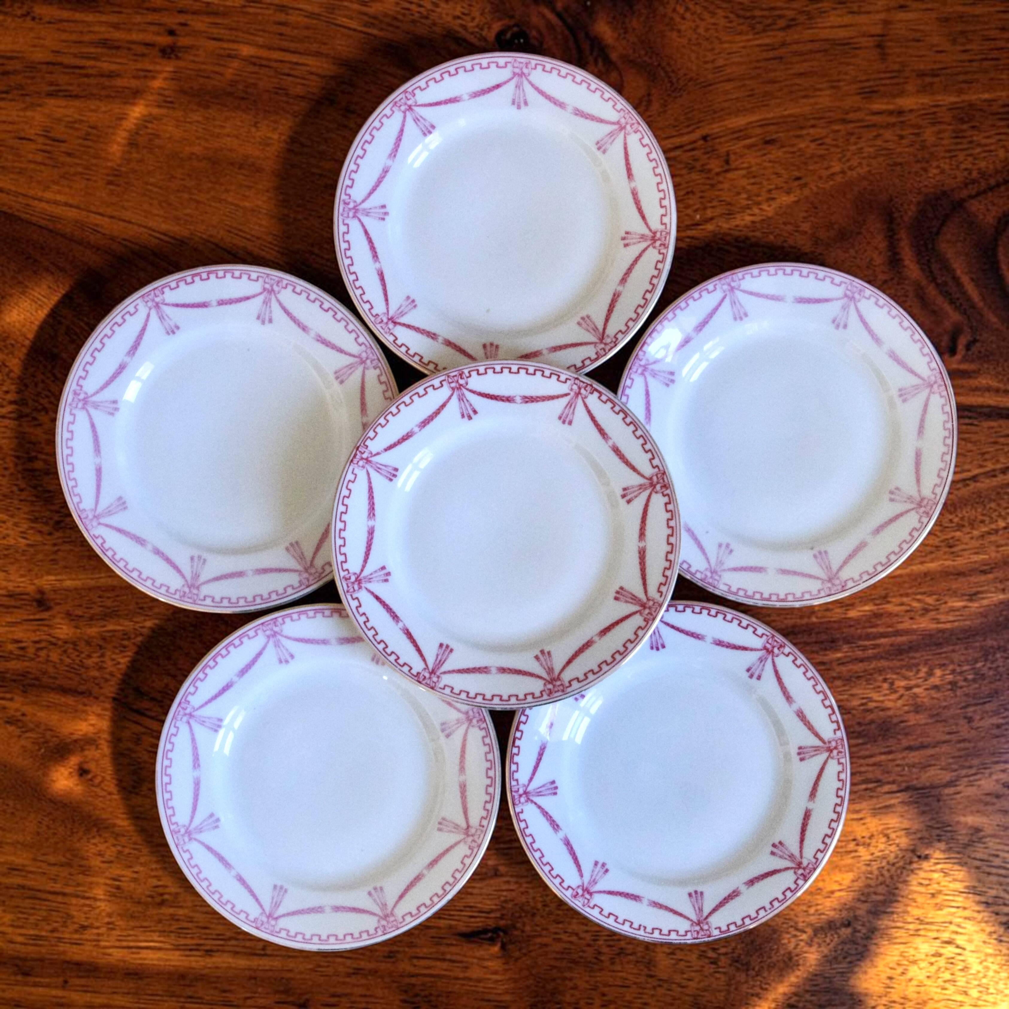 6 assiettes de 1890 signées Carl Tielsch