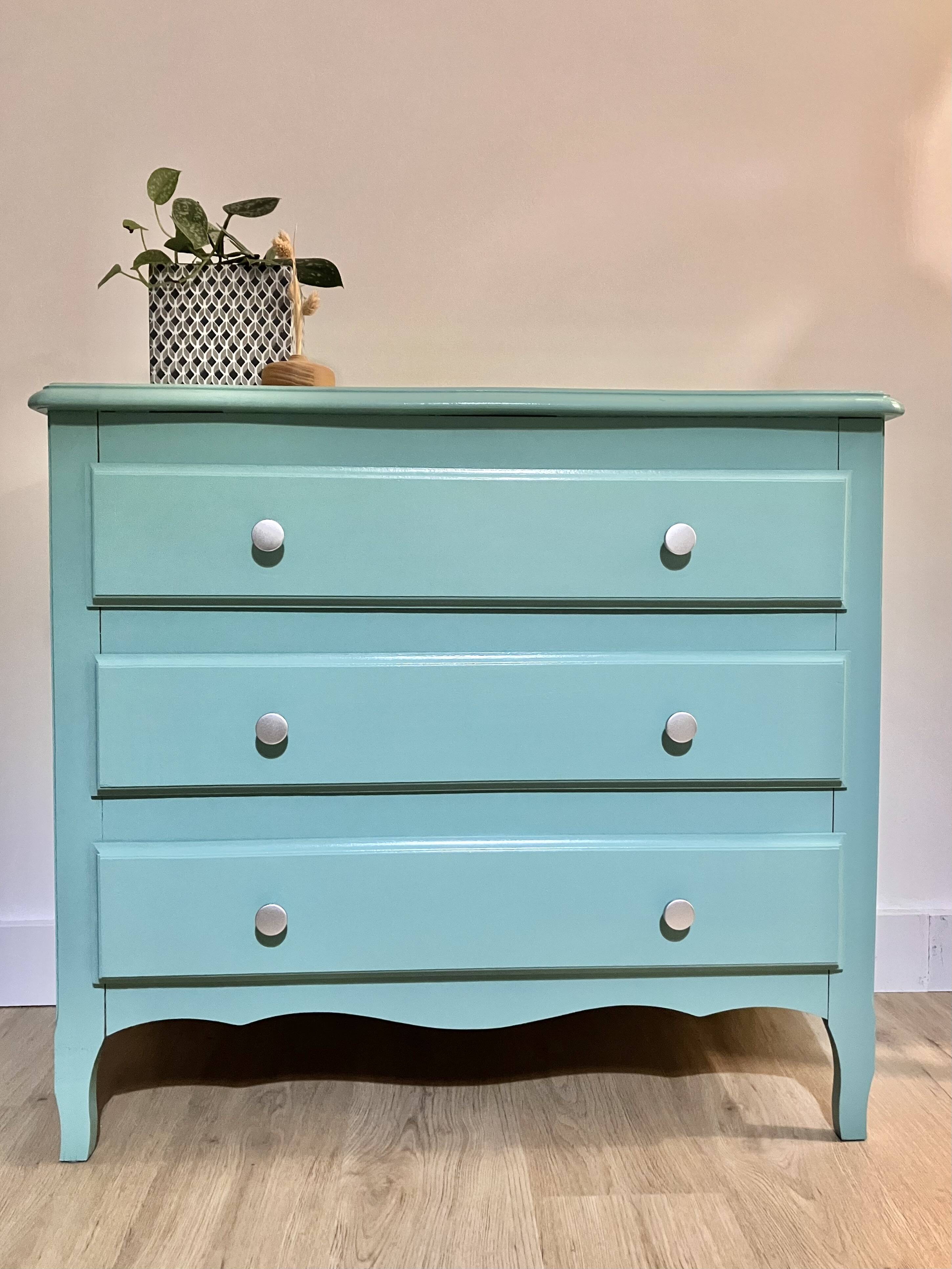Green wood Provence chest of drawers