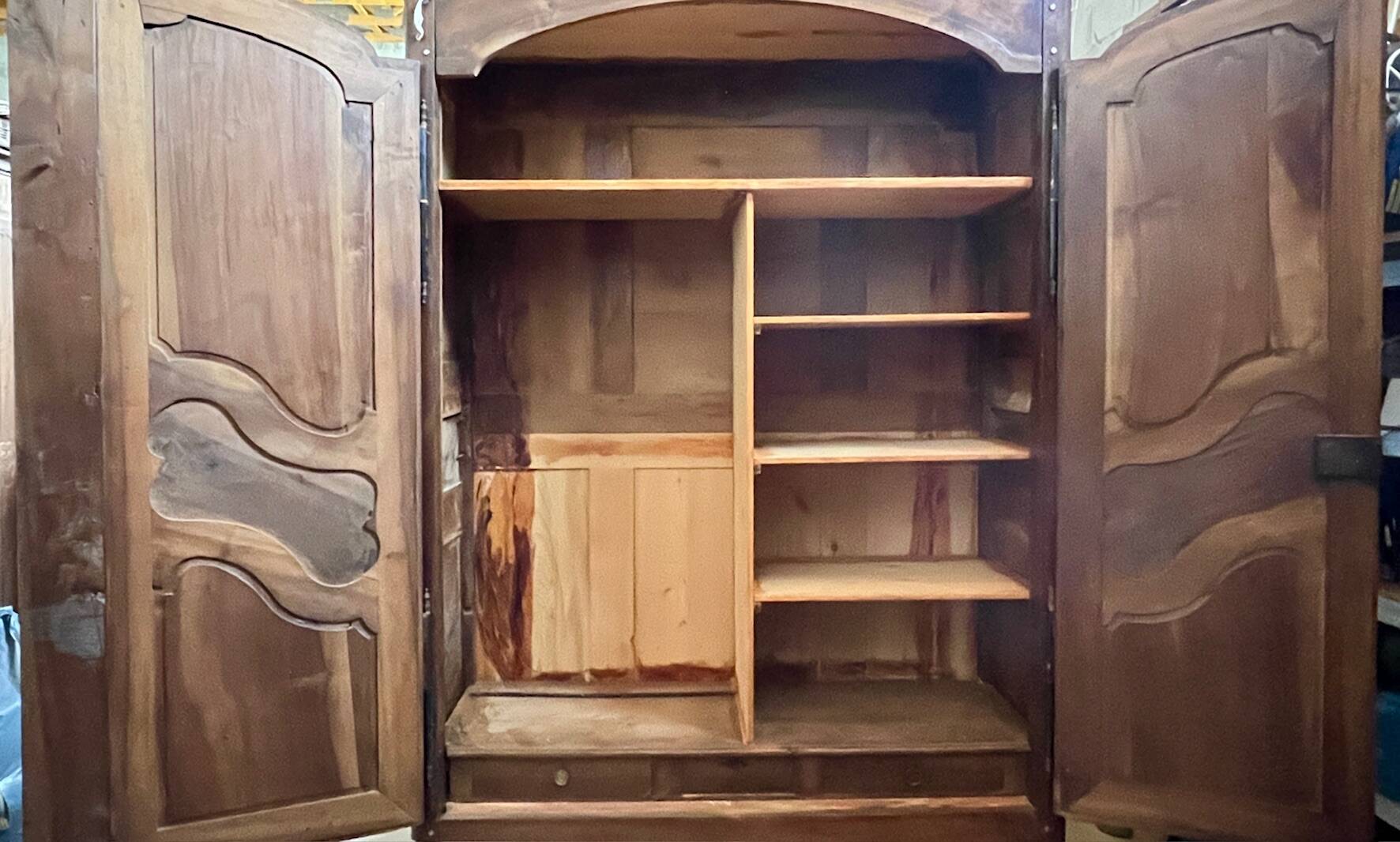 Dauphinoise Louis XV walnut armoire, storage cabinet H: 2.20m