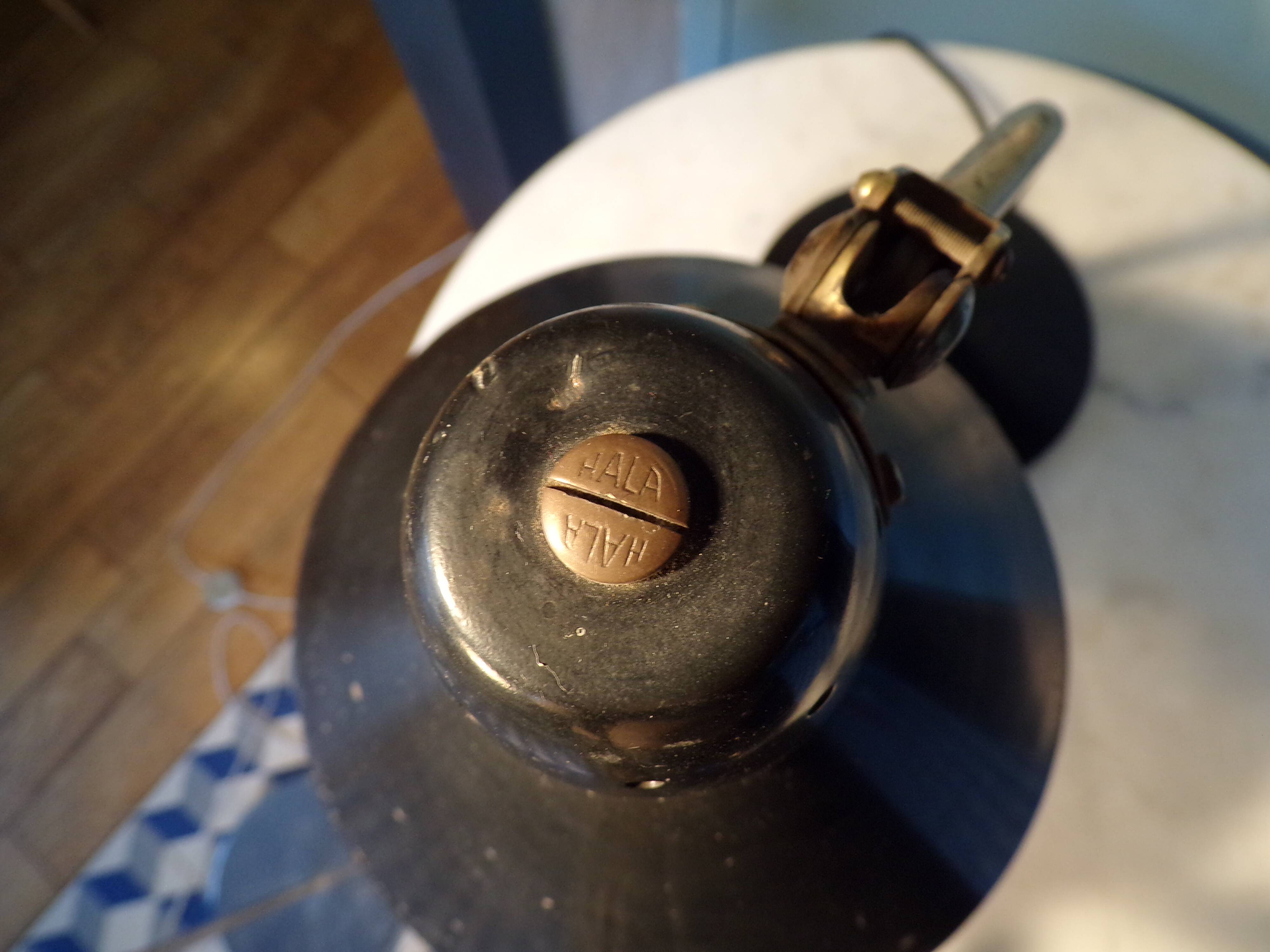 Hala articulated lamp