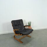 Fauteuil de lecture noir avec accoudoirs et support en bois