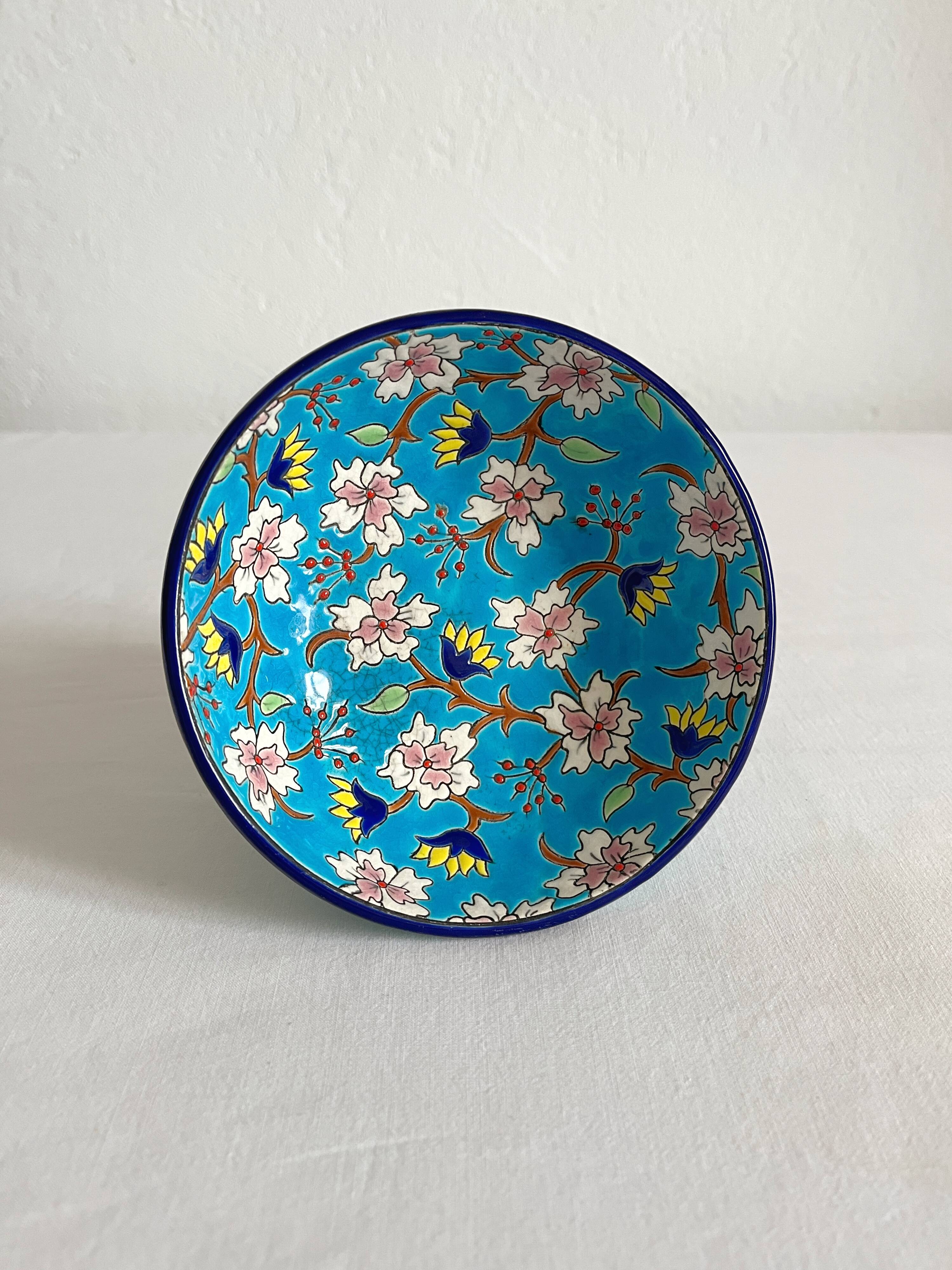 Petite coupe sur pied en émaux de Longwy "Florence" bleue
