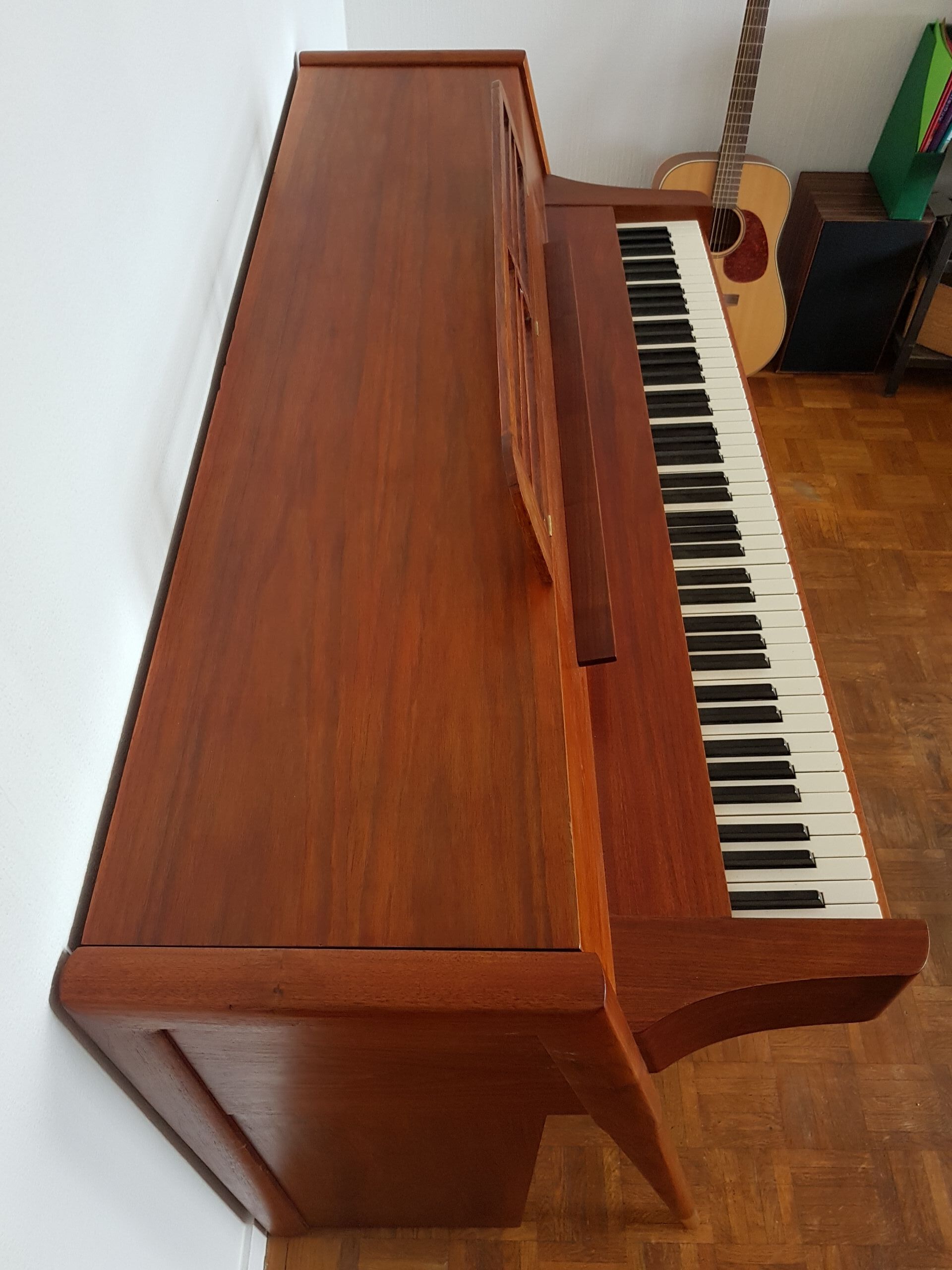 Piano Danois style Acrosonic par Baldwin