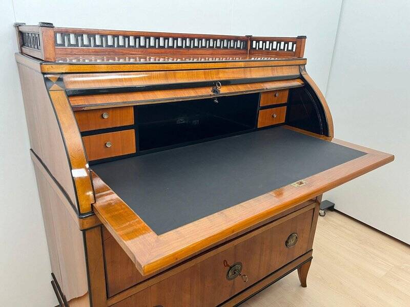 Biedermeier Roll-Top Desk in Cherry Veneer and Brass, 1820