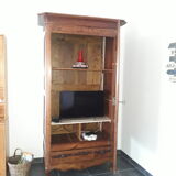 Armoire ancienne ou homme debout