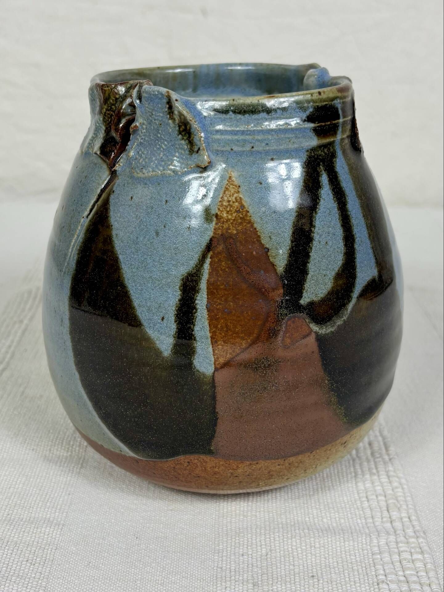 Pot en grès artisanal signé – Bleu, brun et ocre