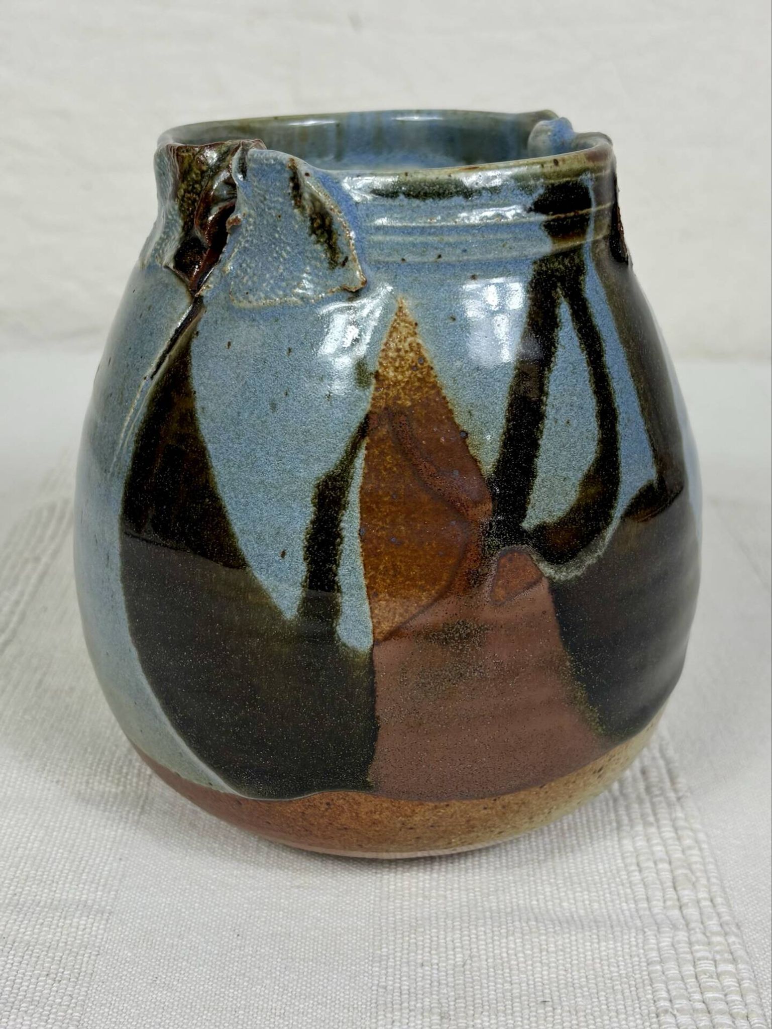 Pot en grès artisanal signé – Bleu, brun et ocre