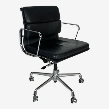 Eames Vitra for Herman Miller black leather Soft Pad Group chair