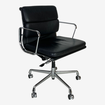 Fauteuil Soft Pad de Charles & Ray Eames, Vitra pour Herman Miller