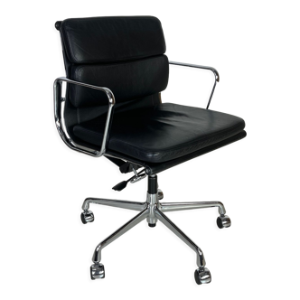 Fauteuil Soft Pad de Charles & Ray Eames, Vitra pour Herman Miller