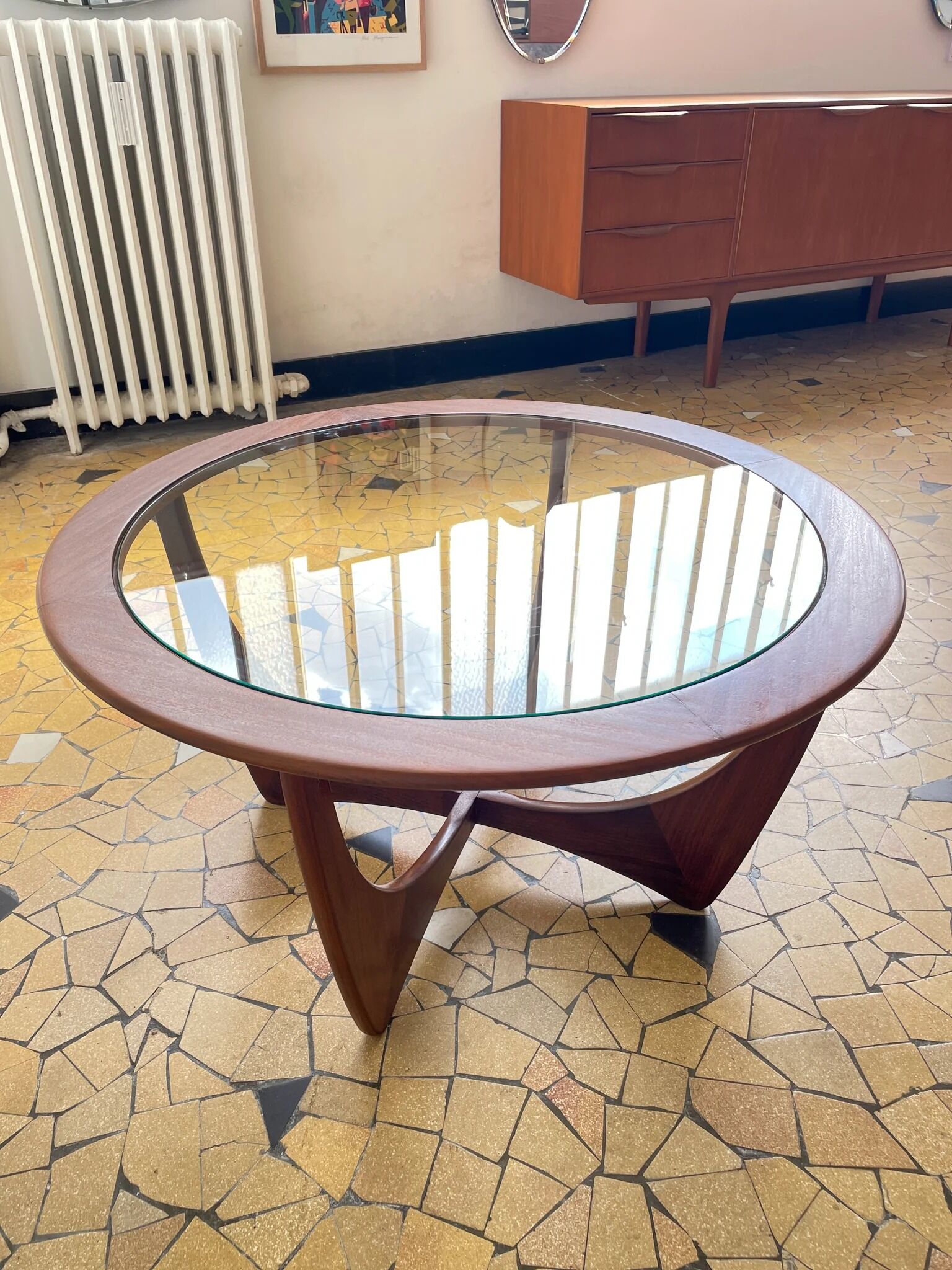 Round Astro coffee table - Victor Wilkins