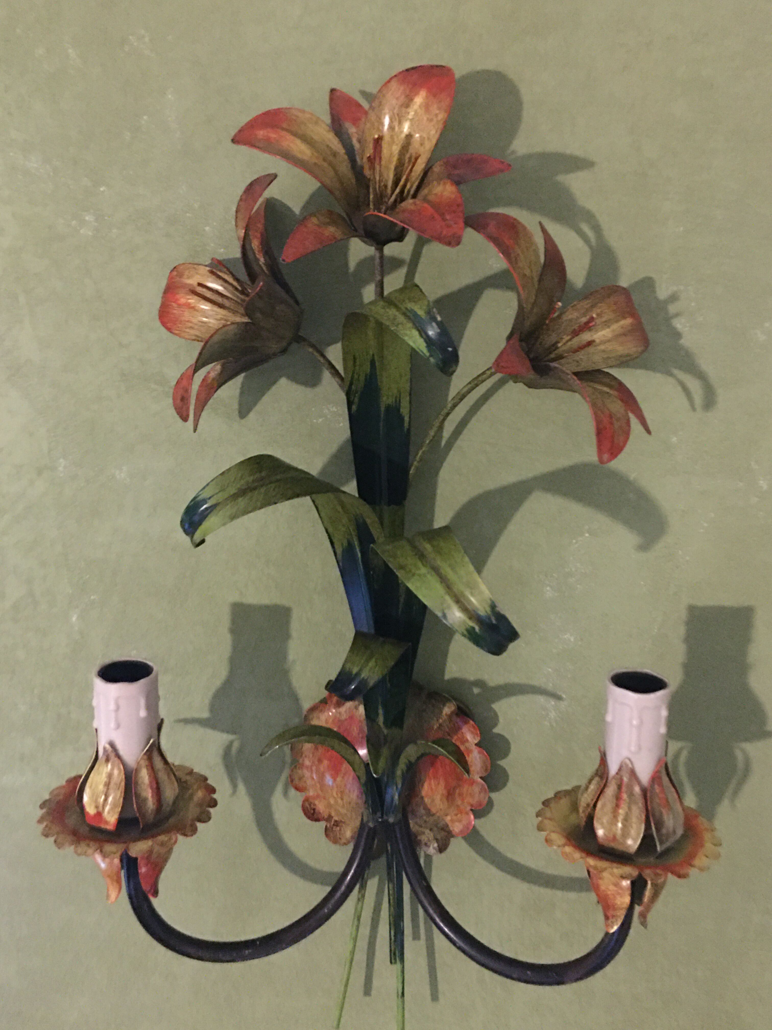 Flowery sconce