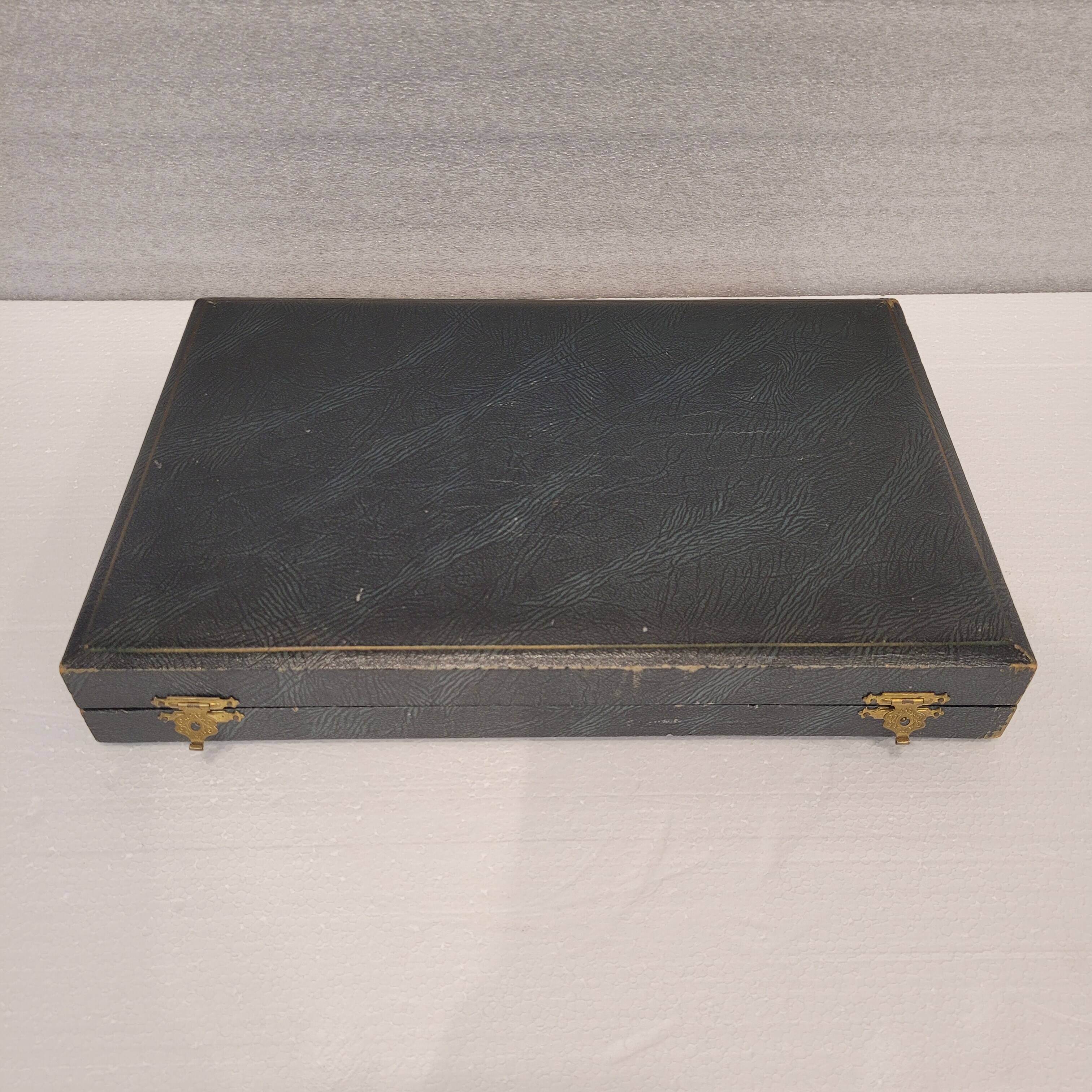 Cuberteria “Charles Boyton”, Victorian Style, Plate and nácar, s. XX – London, Reino Unido