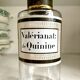 Valerianat: quinine apothecary bottle in transparent glass and metal