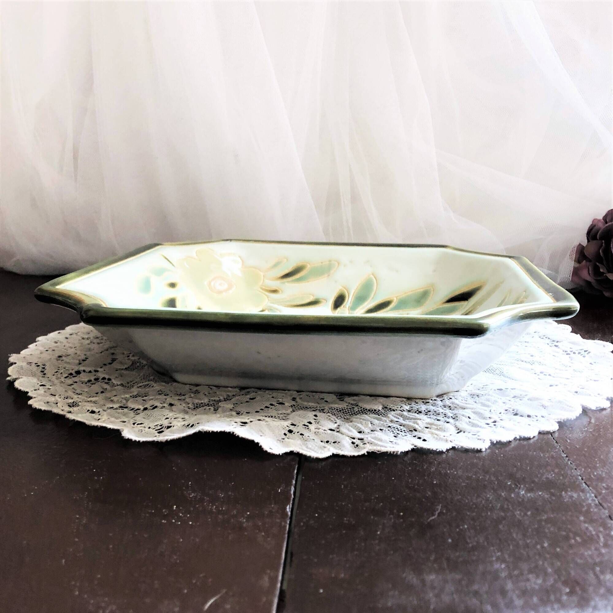 Ceramic pocket tray