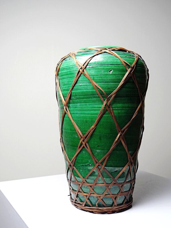 Vase japonais en céramique verte et laçage de bambou Awaji Yaki, 1900-1930