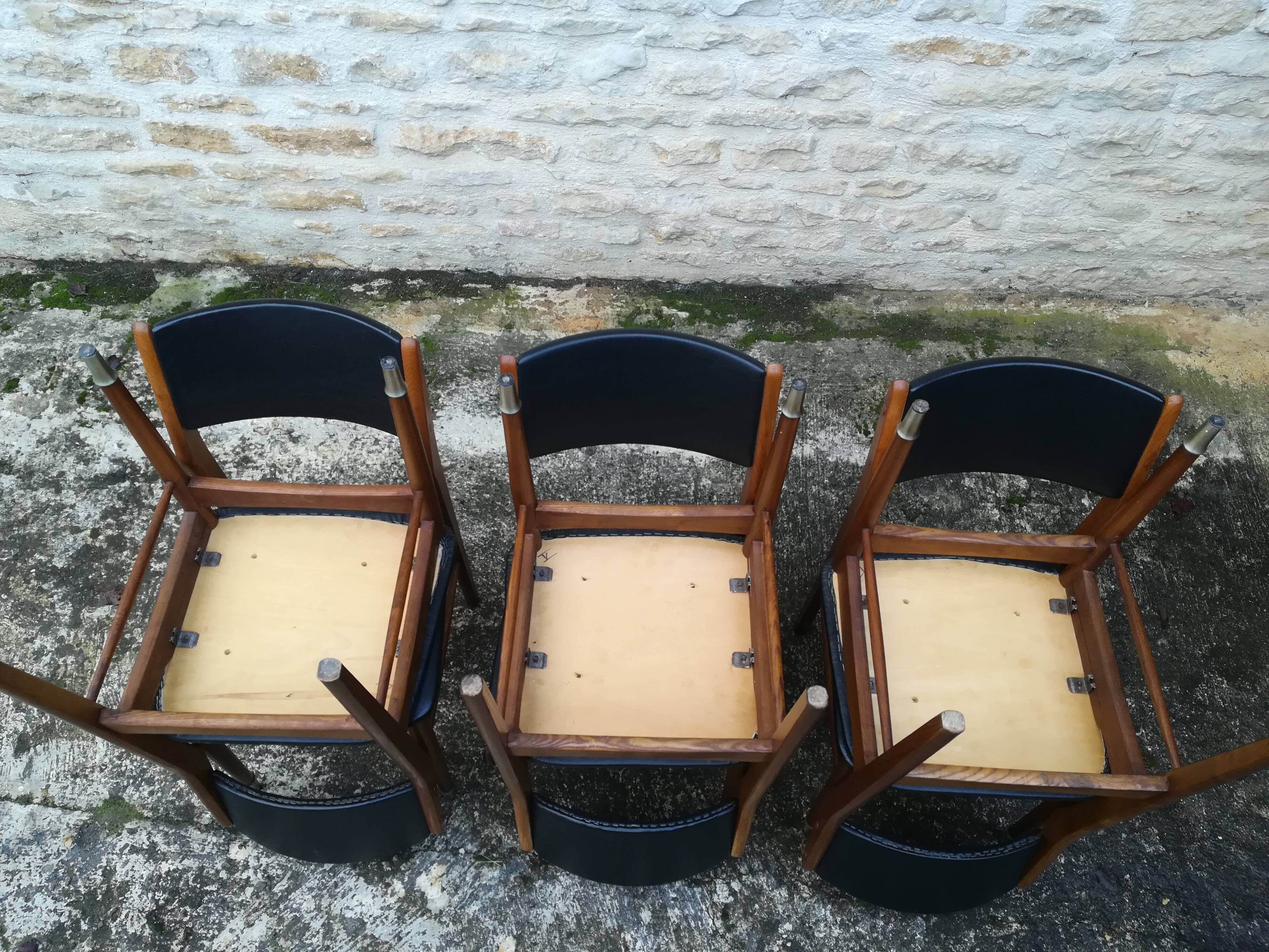 Scandinavian chairs in skaï