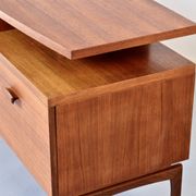 Bureau flottant en teck G Plan vintage. Livraison. Moderne / milieu du siècle.