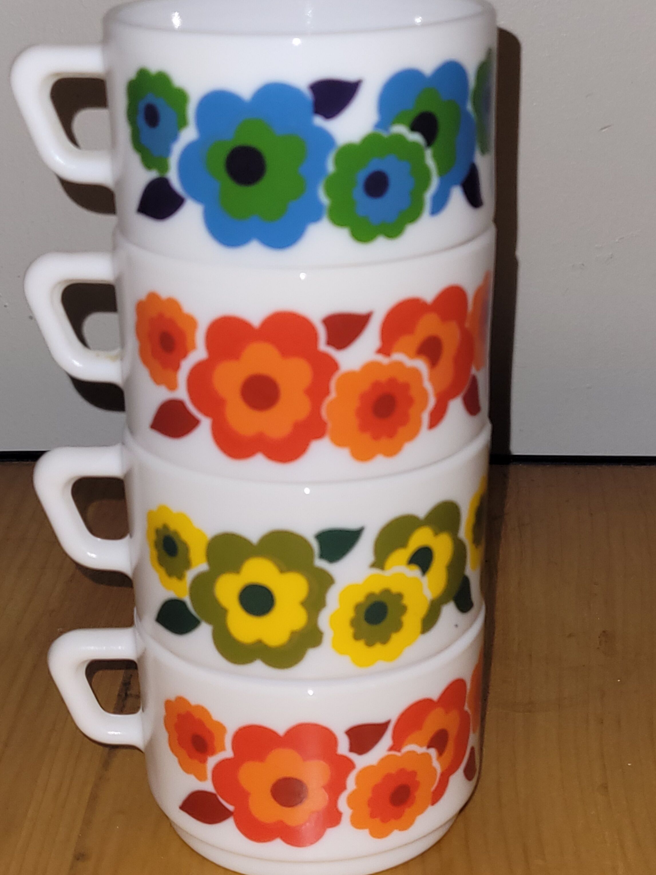 4 Arcopal Lotus espresso cups vintage