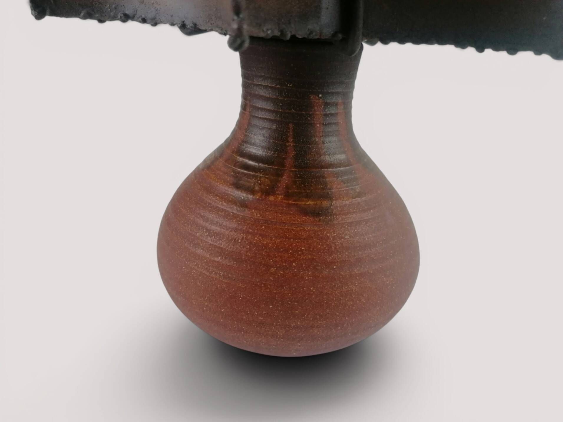 Brutalist lamp in metal and ceramic - Accolay