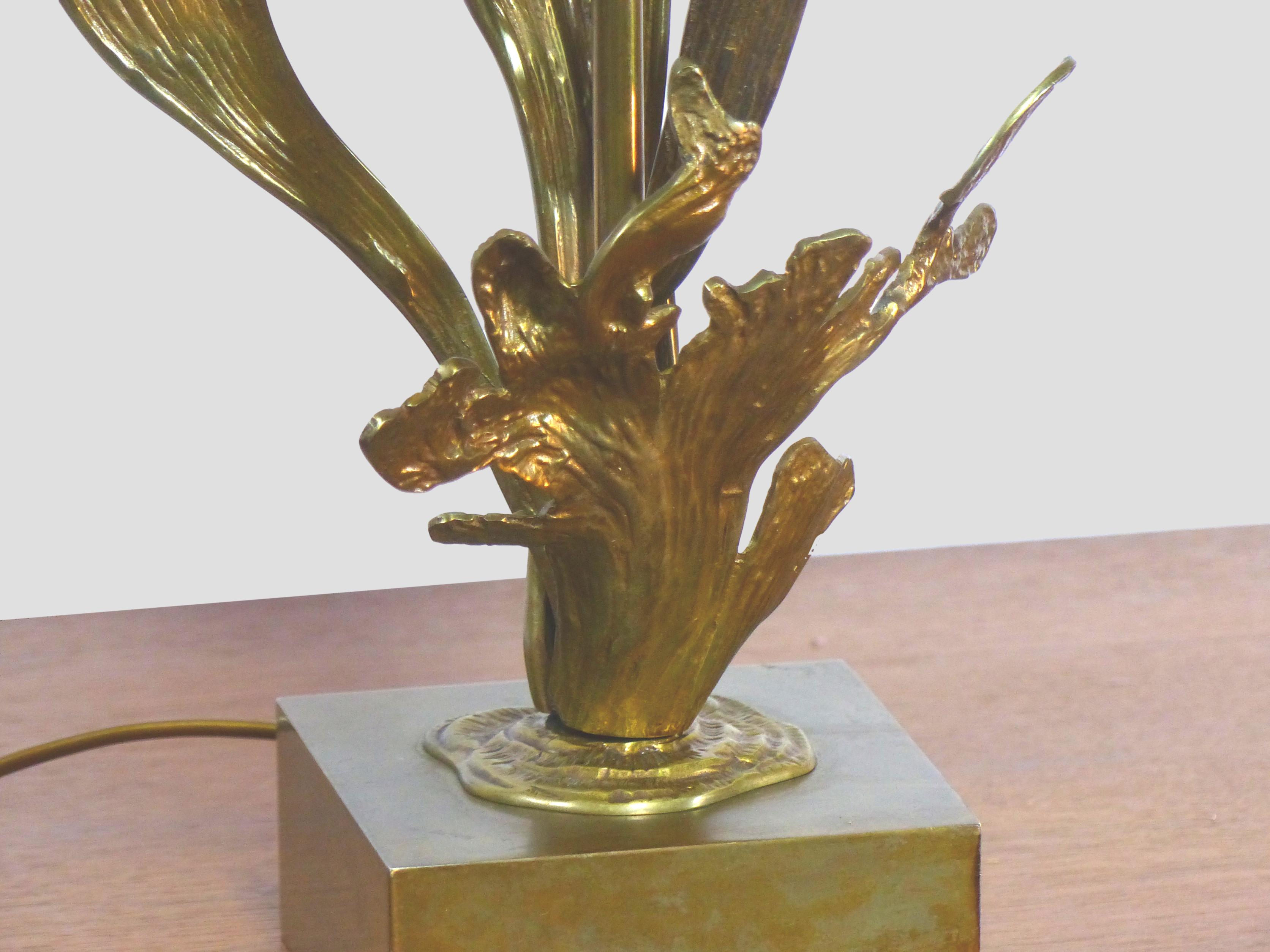 Lamp foot in gilded bronze with foliage 1970