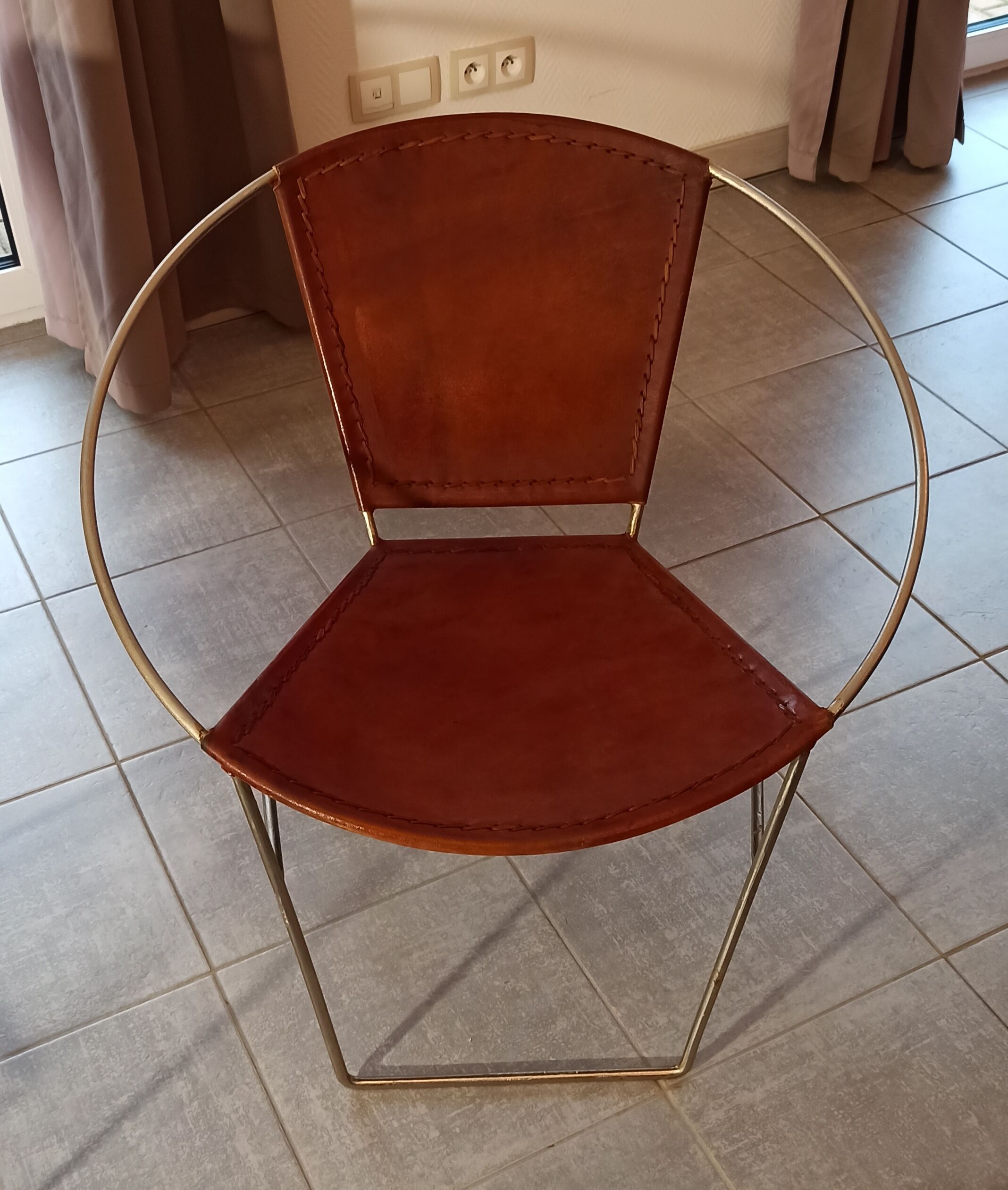 Paire de fauteuils en cuir marron clair