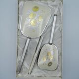 Ensemble Miroir à main, peigne et brosse.