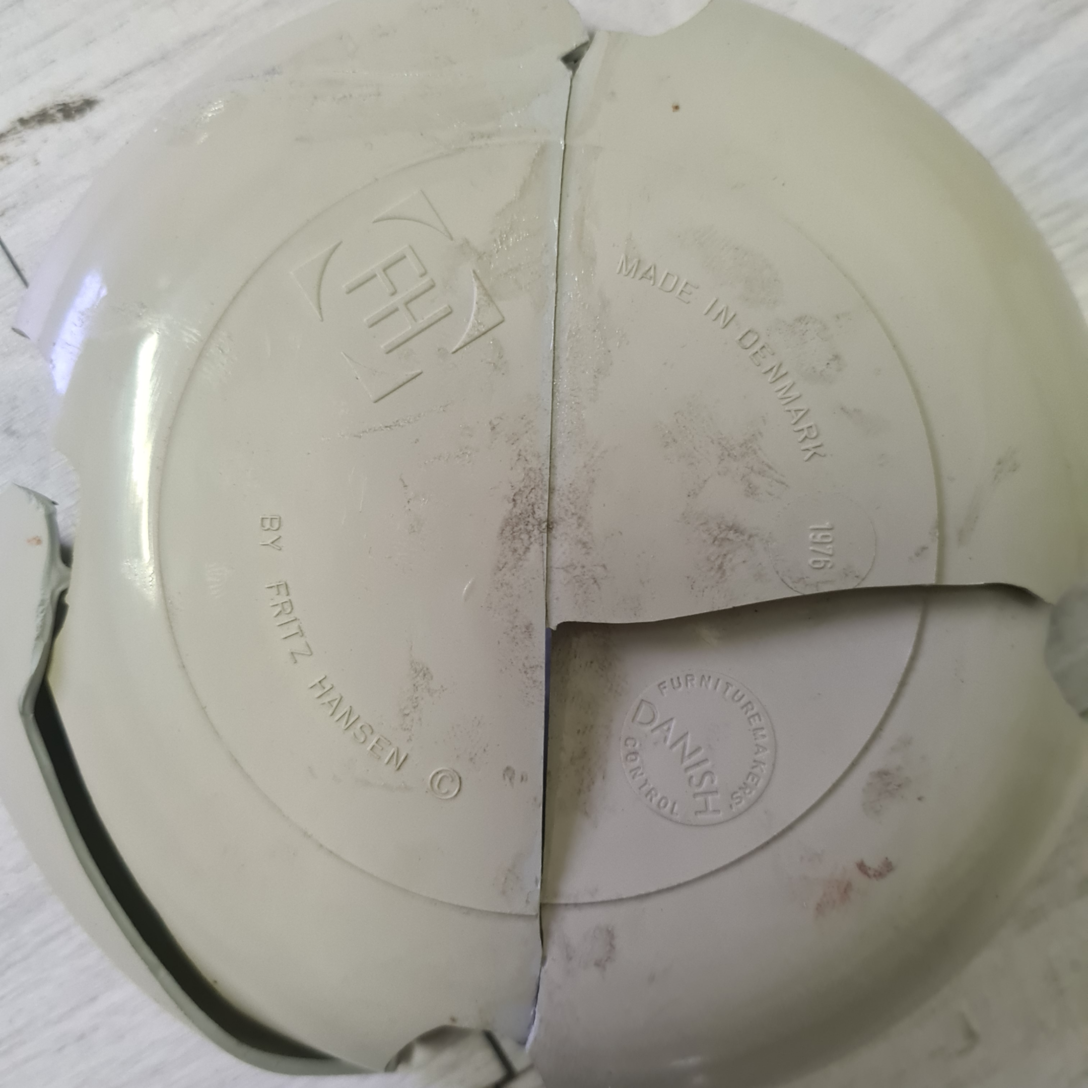 Model 3108 "Lily" or "seagull" chair by Arne Jacobsen for Fritz Hansen, Denmark 1976