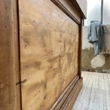 Trading counter central island pine