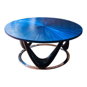 Table basse plateau en marqueterie de paille bleue et piètement vintage Pièce unique