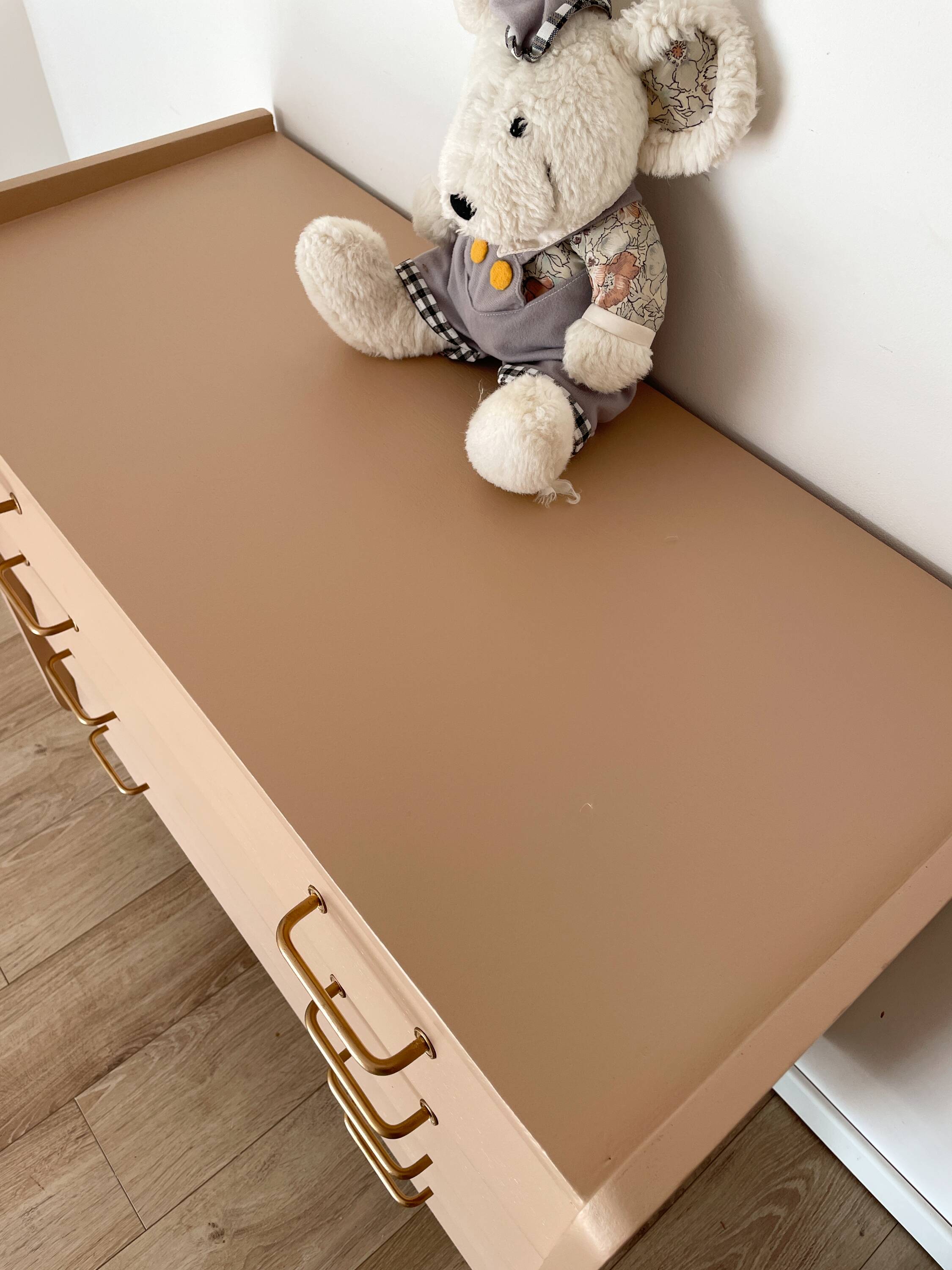 Commode vintage beige rosé