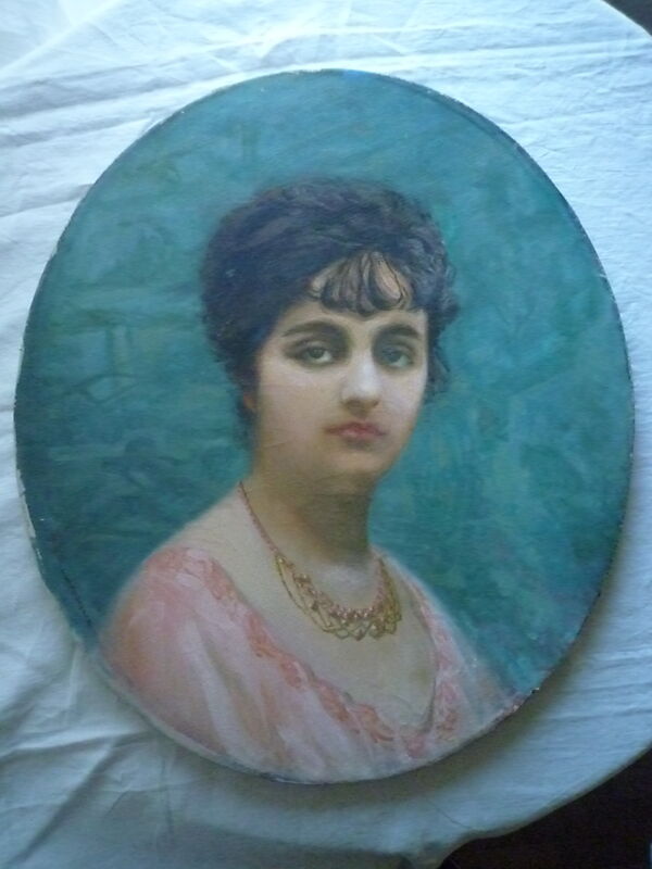 Portrait jeune femme, huile sur toile signée Laroque