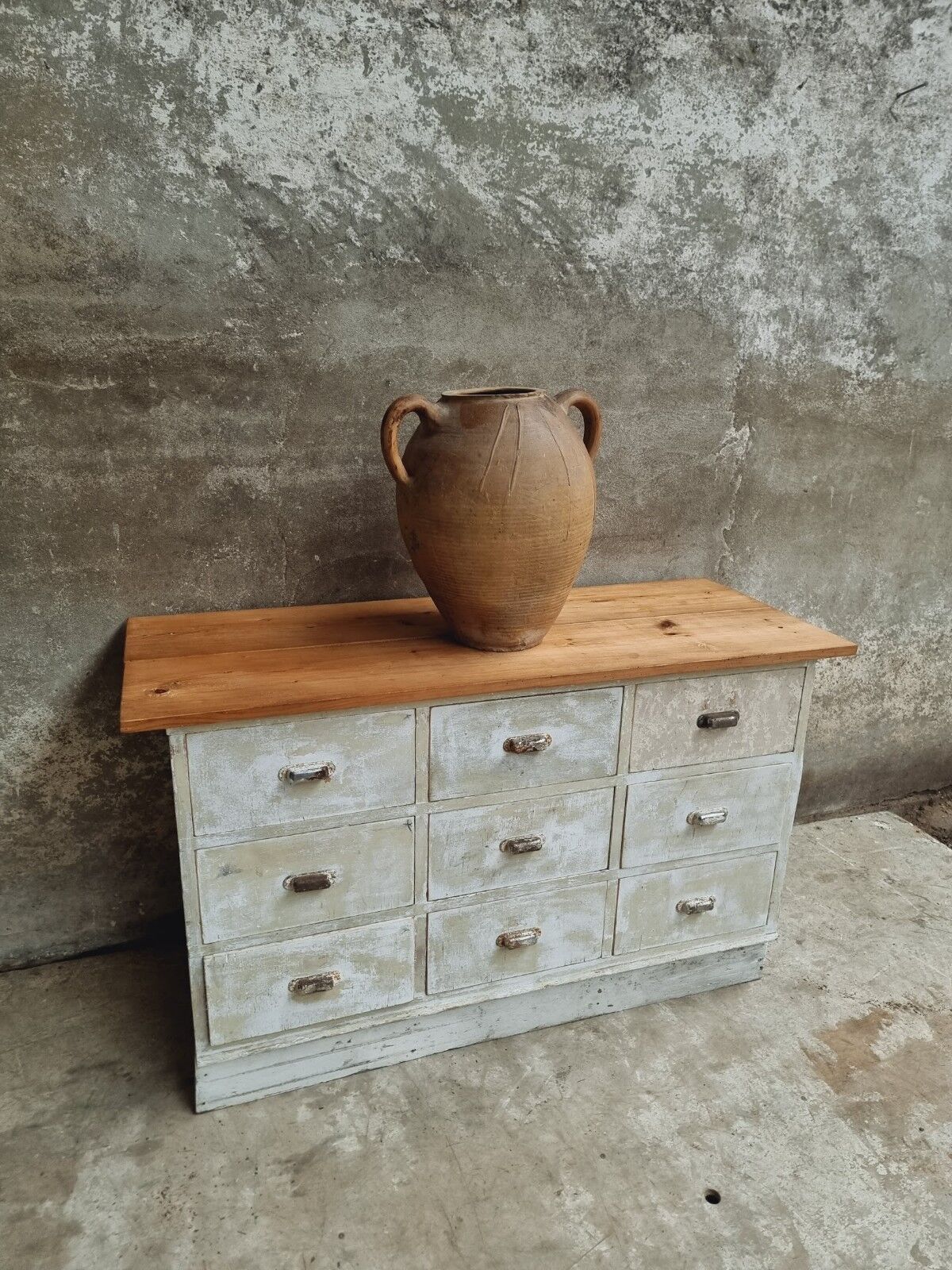 Chest of drawers