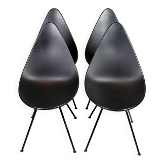 Ensemble de quatre chaises de salle à manger modèle 3110 fabriquées en noir par Arne Jacobsen pour Fritz Hansen à partir des années 2016