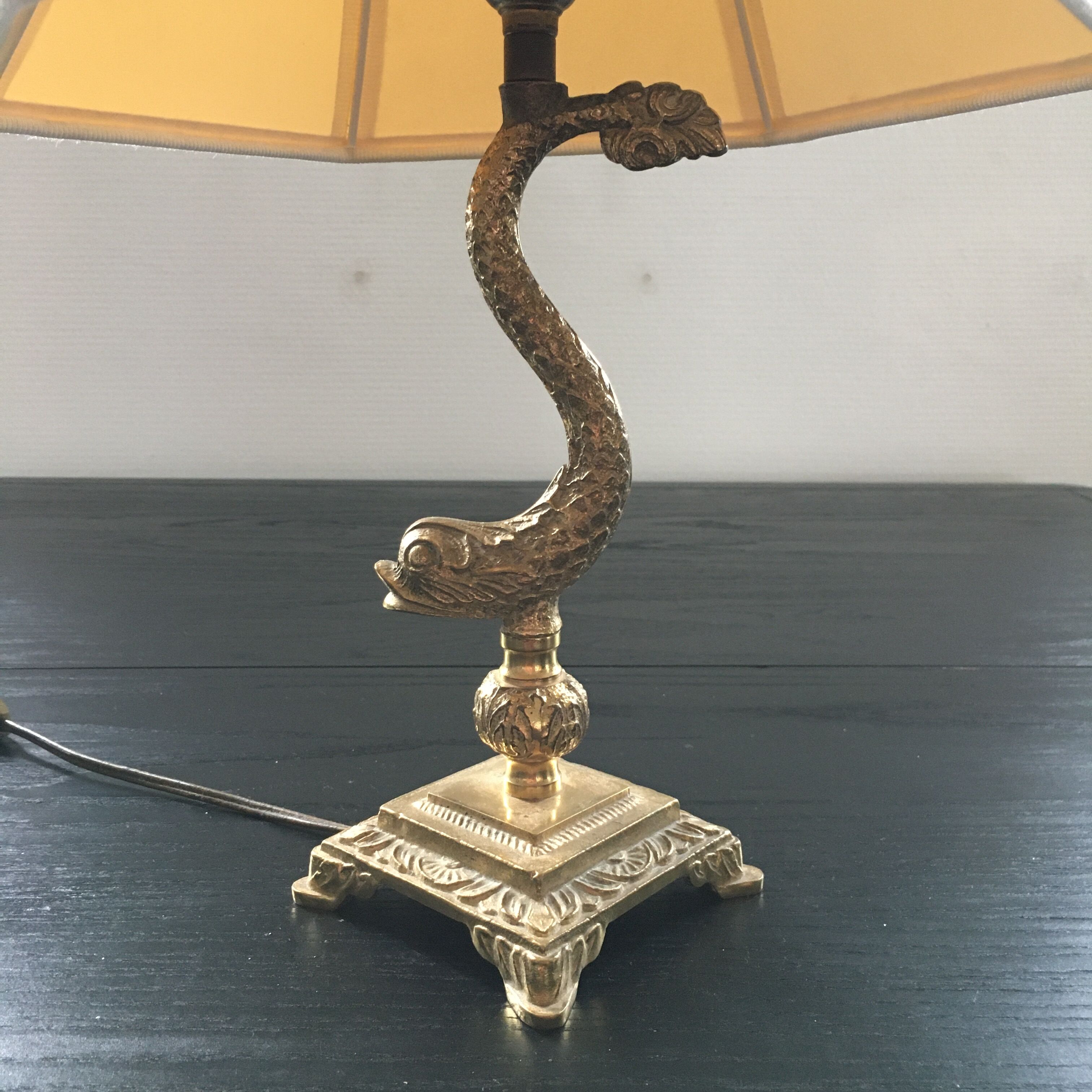 Golden bronze fish lamp