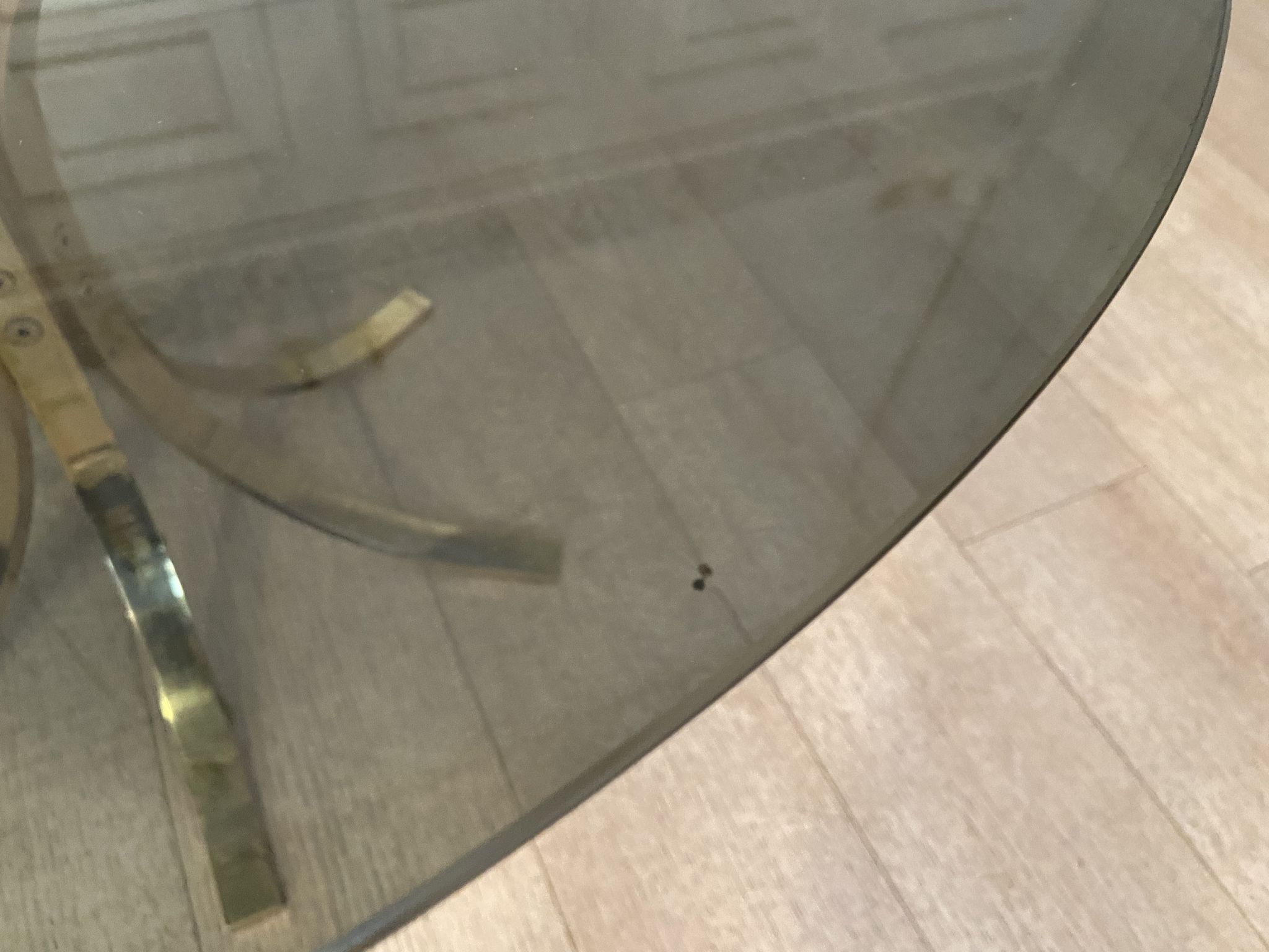 Table basse laiton et verre fumé, 1970s