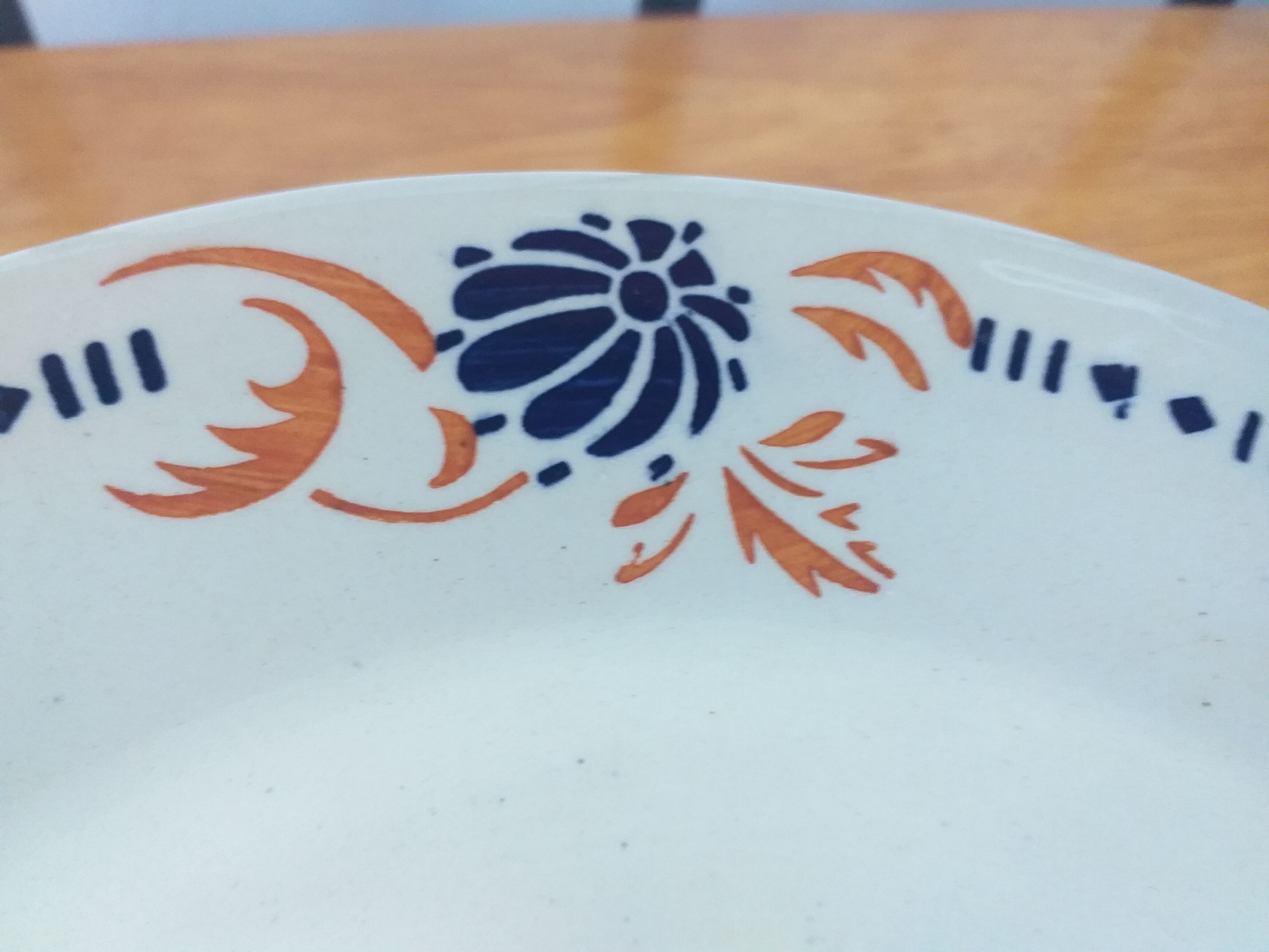 Hollow plates in Sarreguemines porcelain model 5049