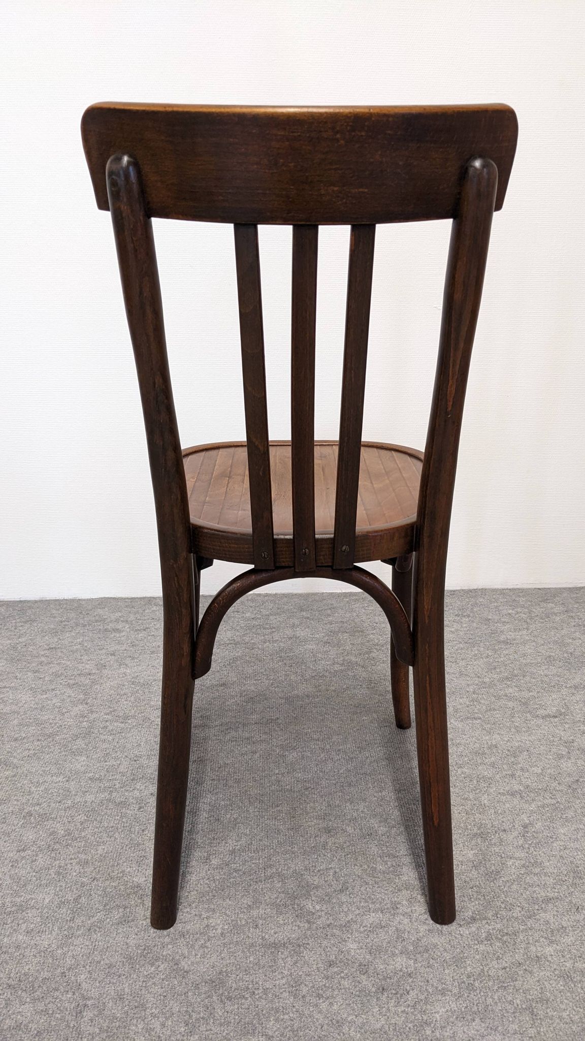 Série de 8 chaises bistrot Baumann en hêtre courbé, France vers 1930