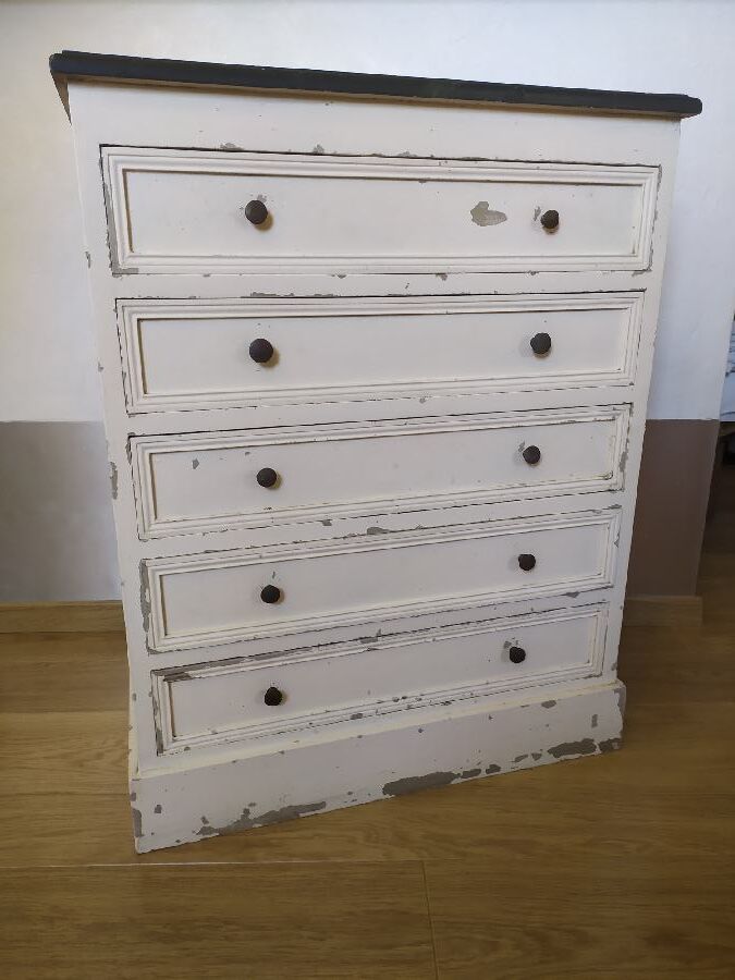 Chest of drawers