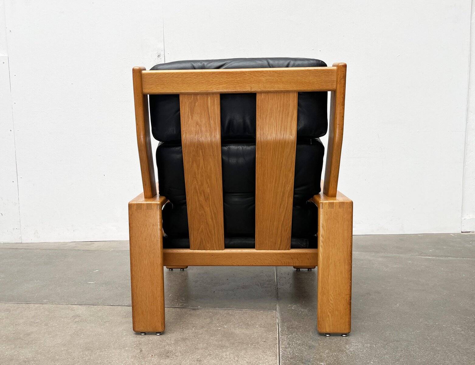 Mid-Century lounge chair model Bonanza with a high back in leather by Esko Pajamies for Asko, Finland, 1960s.