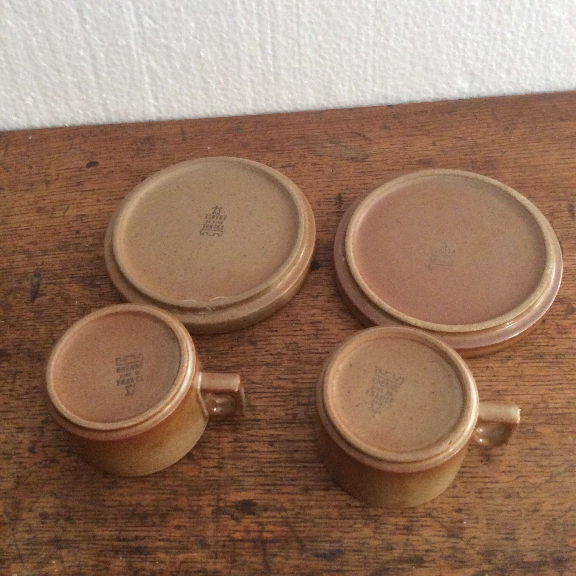 Two cups and saucers Brenne sandstone