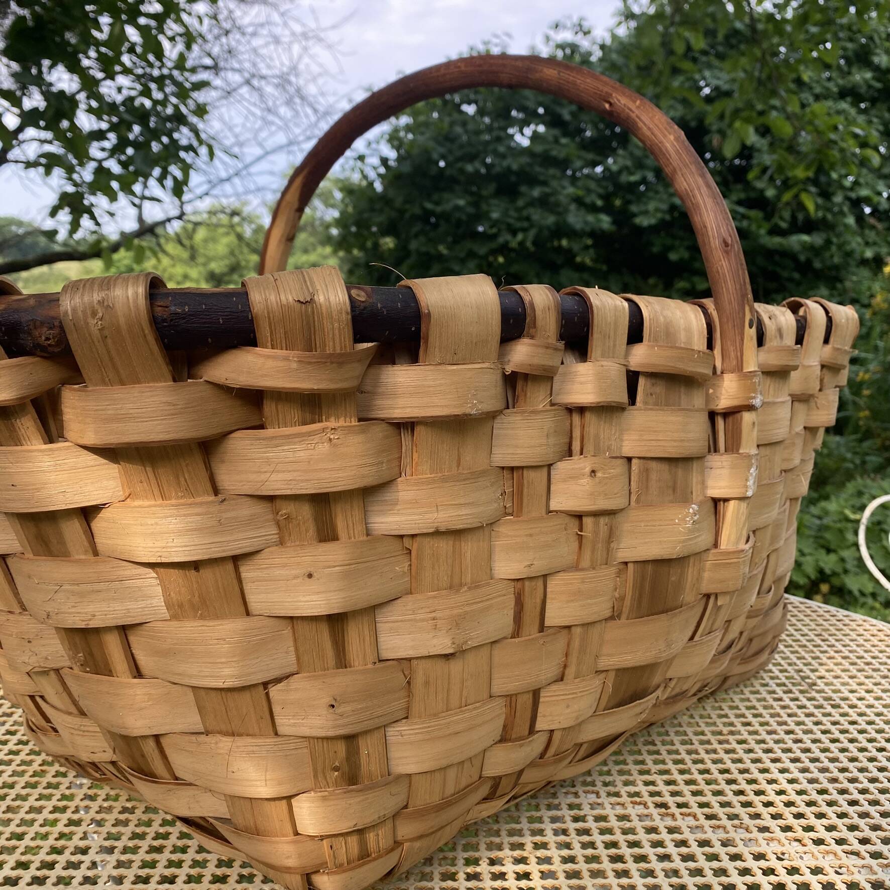 Panier en châtaignier et noisetier