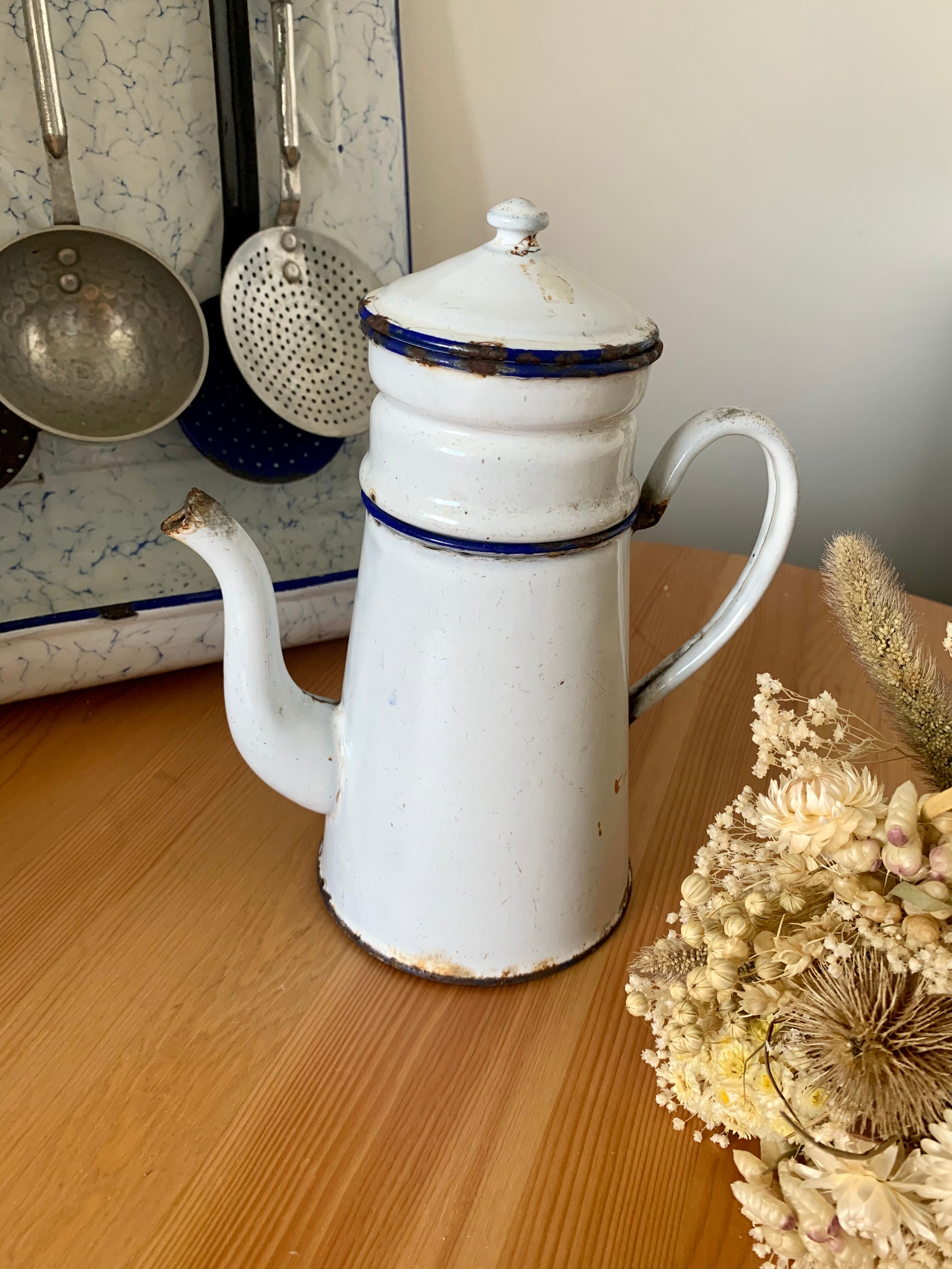 Old enamelled coffee maker