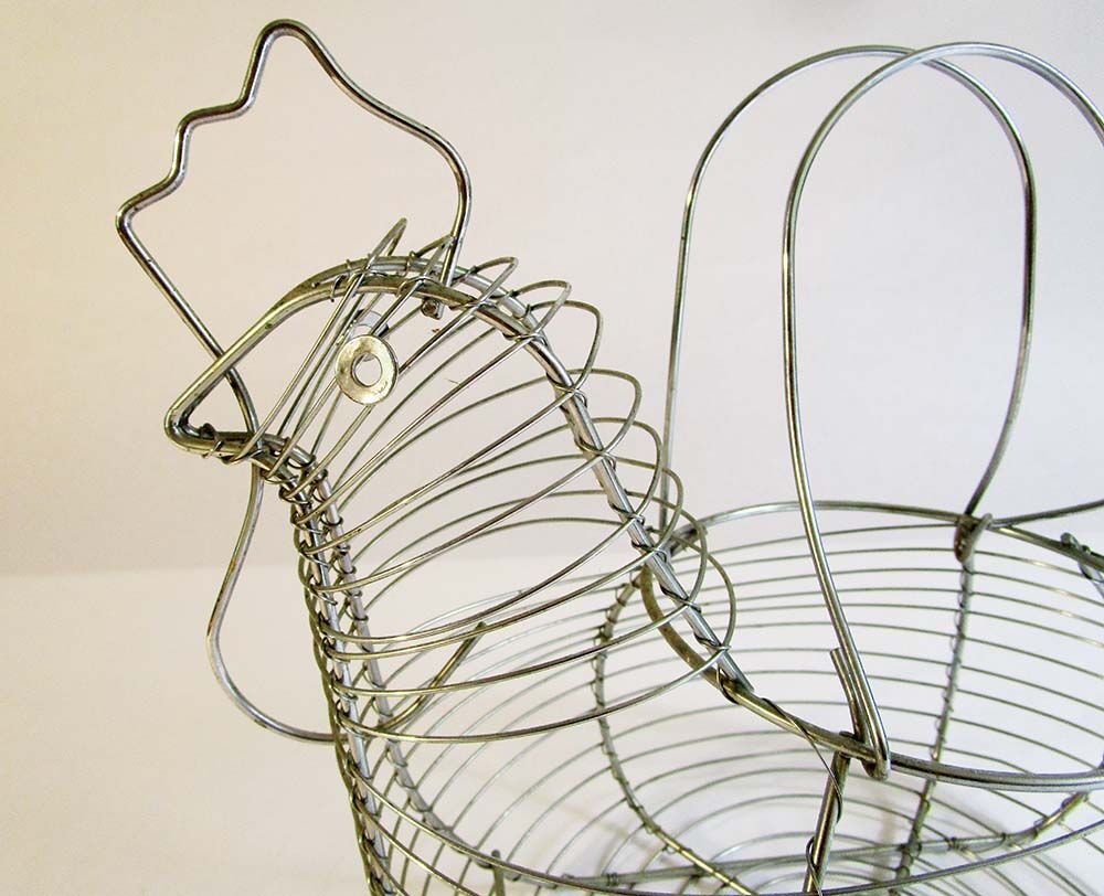 Egg basket made of chrome thread