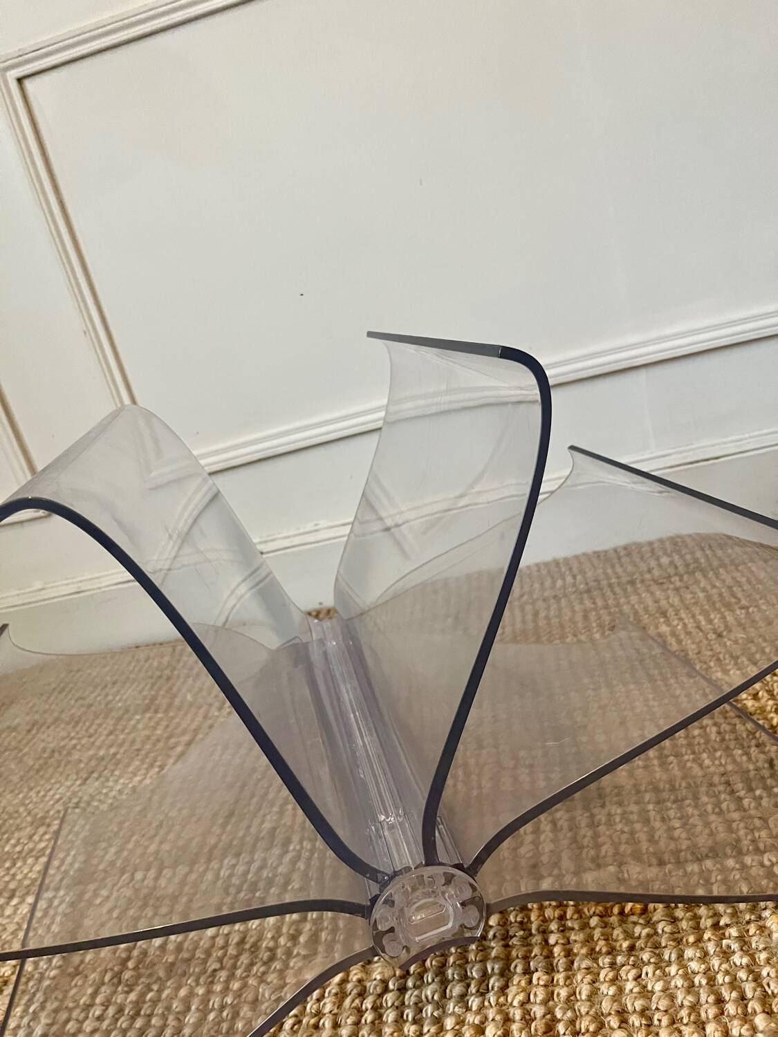 Front magazine rack for Kartell